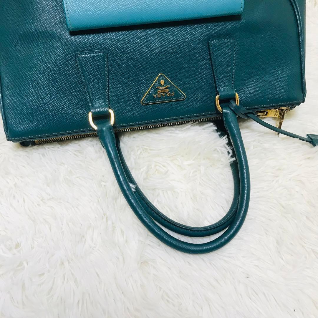 【美品】プラダ ハンドバッグ サフィアーノレザー 三角ロゴ A4収納可能