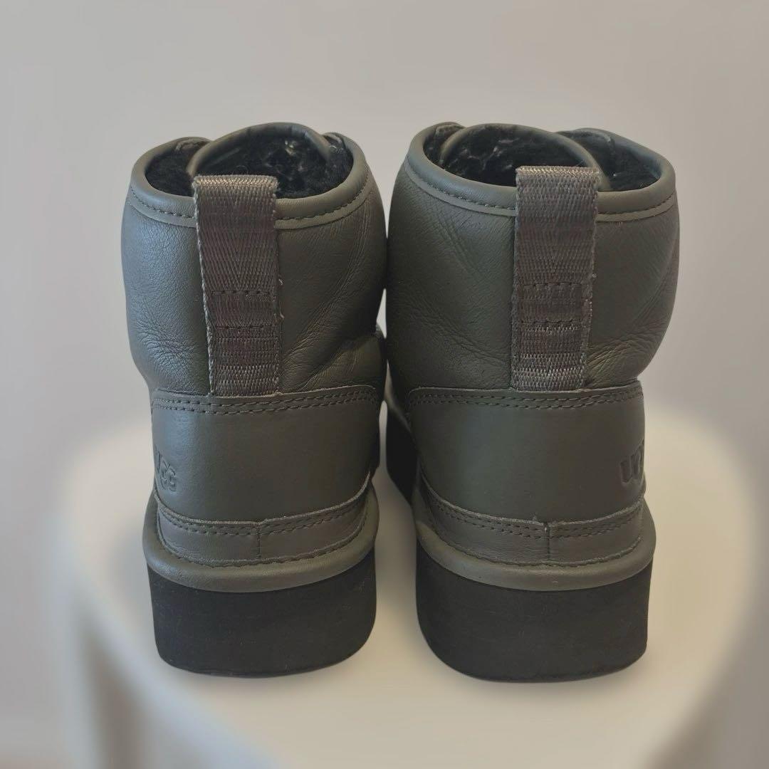 UGG Neumel Platformムートンブーツ ヘイリービーバー着用モデル
