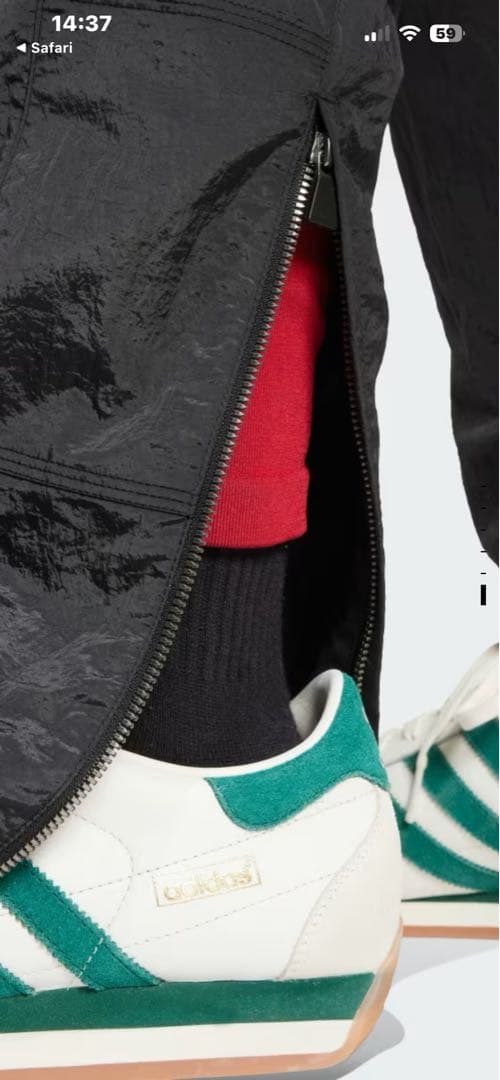 アディダス　ナイロンセットアップ