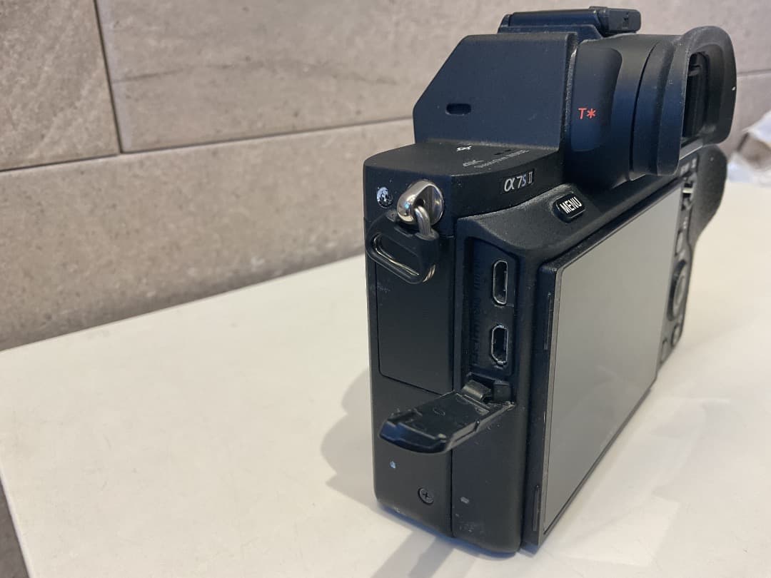 訳あり★ソニー α7S II（ILCE-7SM2）ボディ（バッテリーあり）