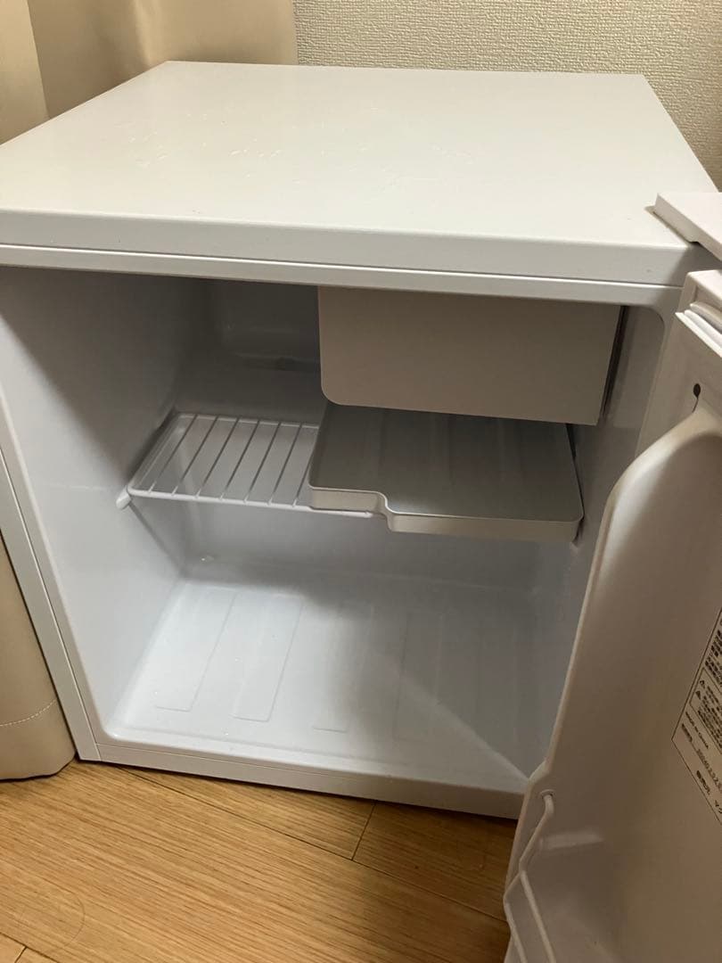 コンパクトホワイト冷蔵庫