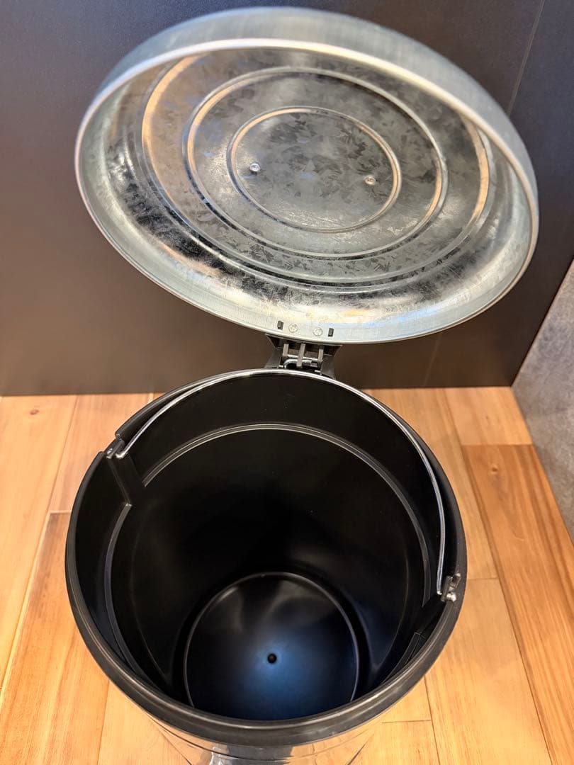 新品未使用 限定Snap-on ペダル式スチールゴミ箱 FUJ290TC