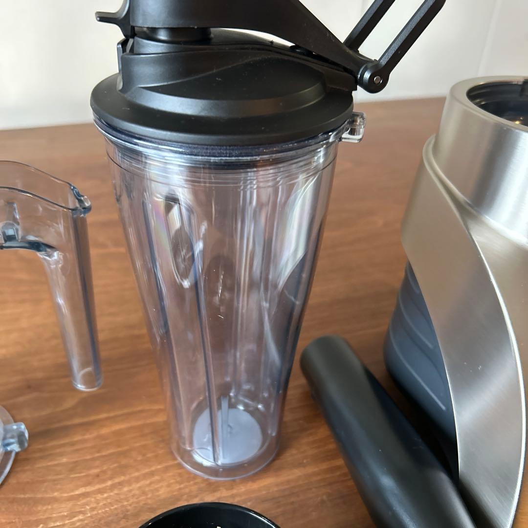 スーパーセール❗️ 美品　Vitamix ブレンダー本体 2カップ付き