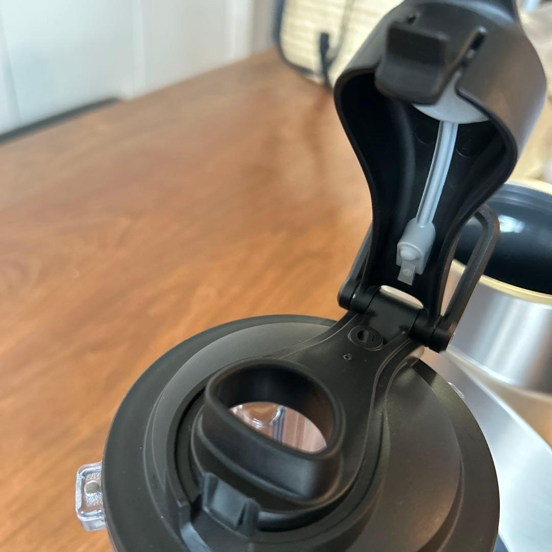 スーパーセール❗️ 美品　Vitamix ブレンダー本体 2カップ付き