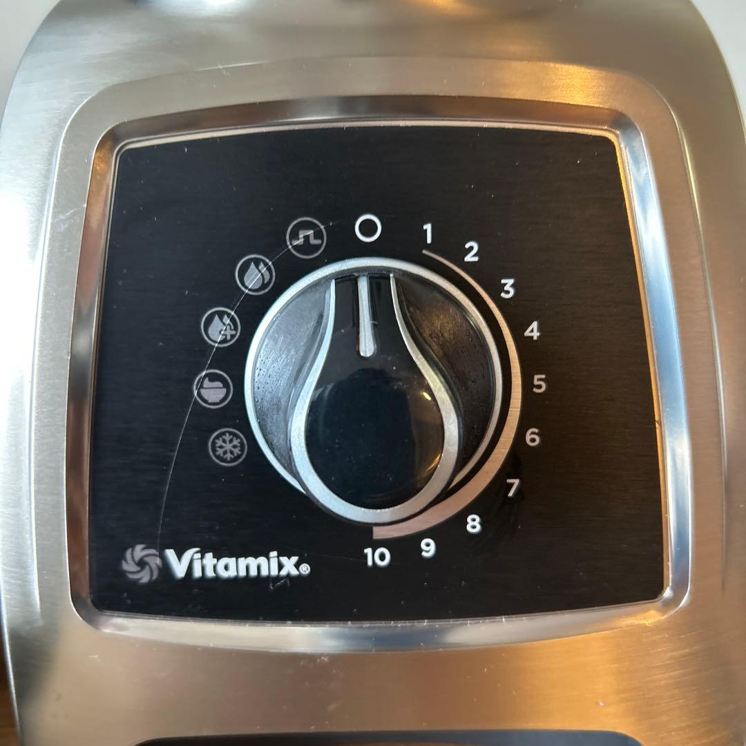 スーパーセール❗️ 美品　Vitamix ブレンダー本体 2カップ付き