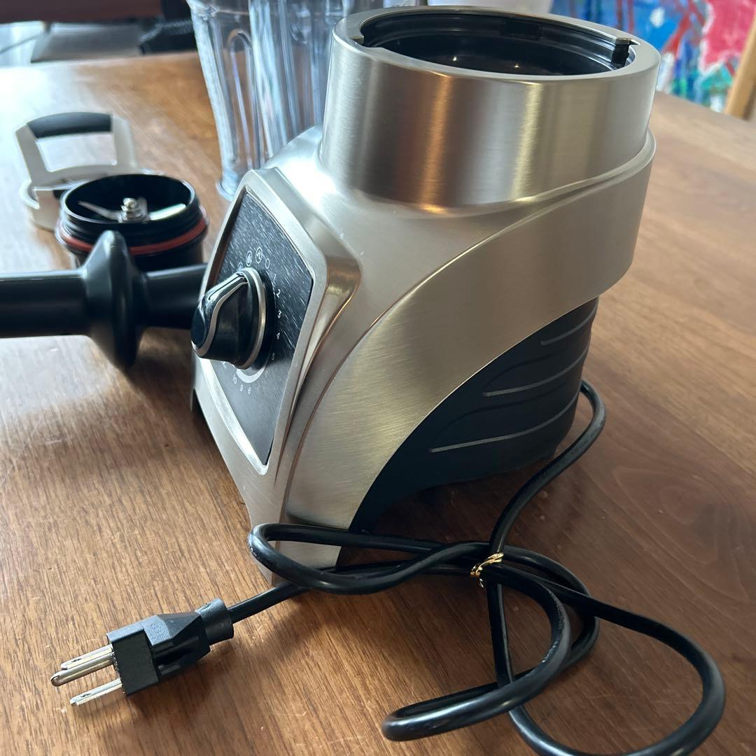 スーパーセール❗️ 美品　Vitamix ブレンダー本体 2カップ付き
