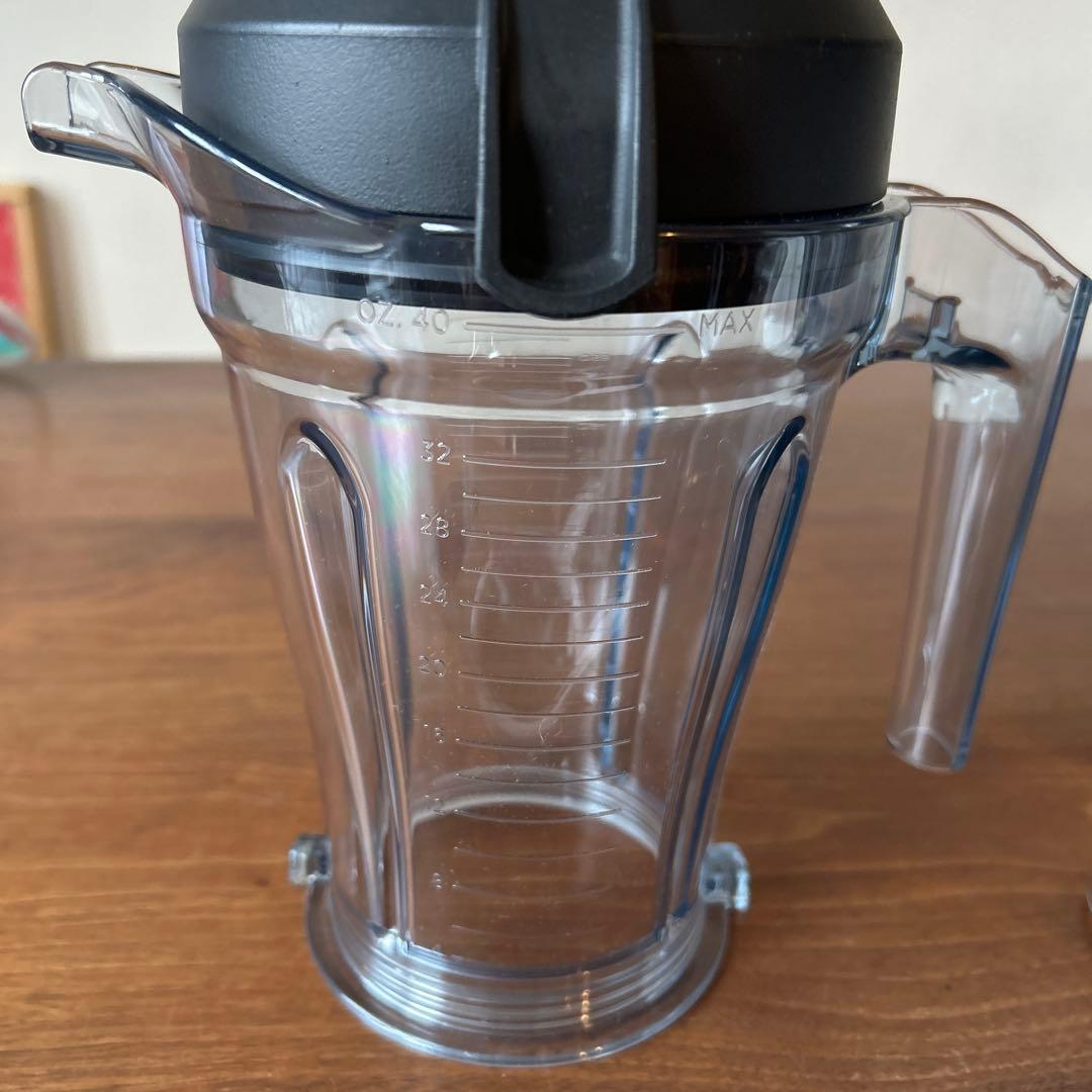 スーパーセール❗️ 美品　Vitamix ブレンダー本体 2カップ付き
