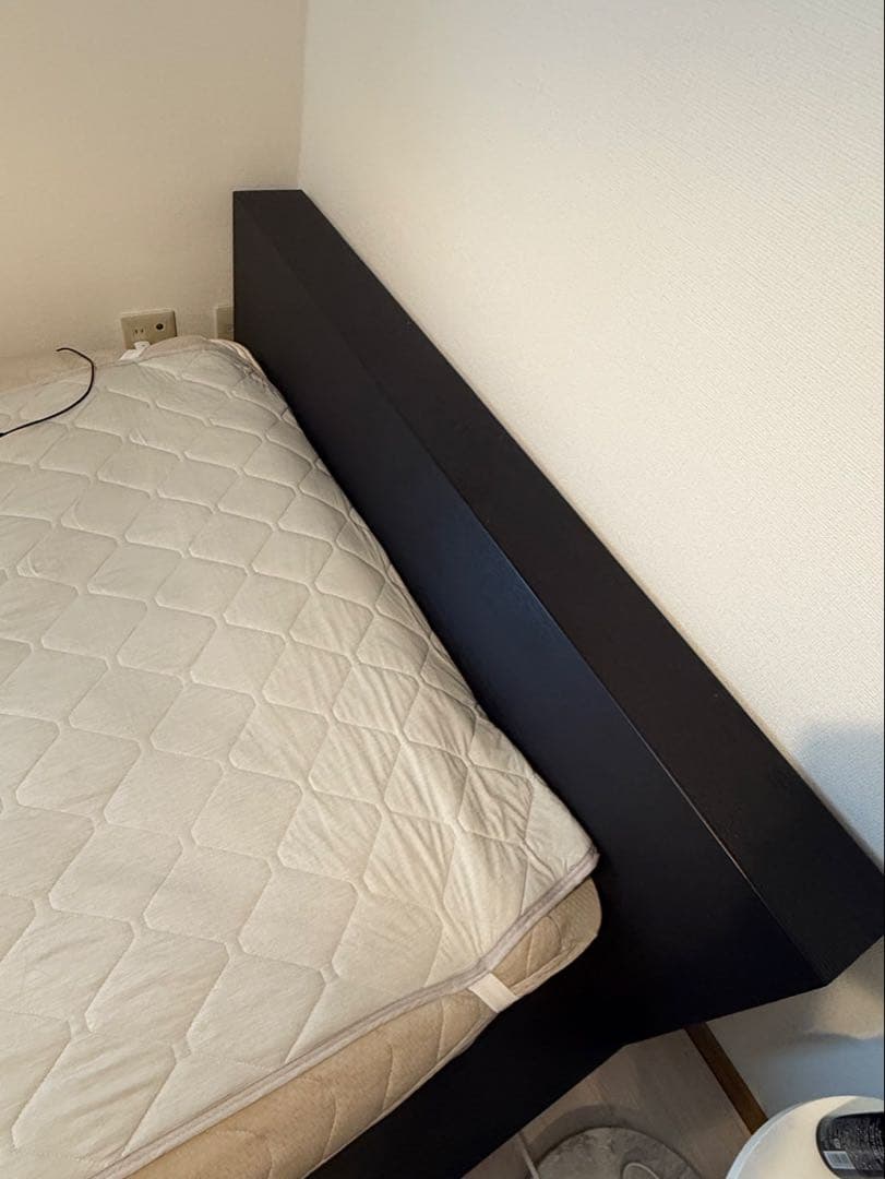 【40万】高級ダブルベッドマットレスとフレーム 木製 リブ加工