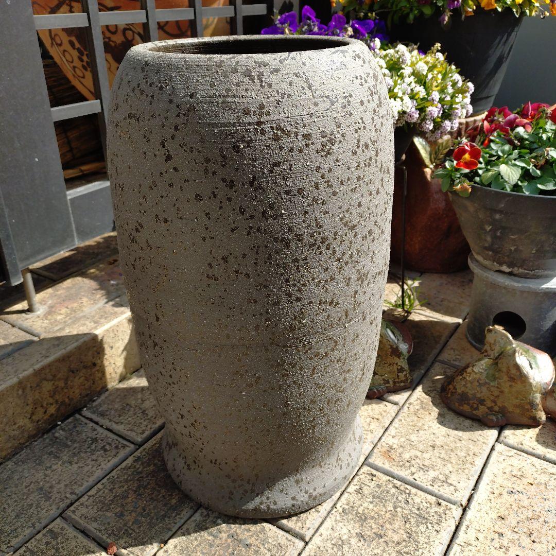 信楽焼　ふくろう彫傘立て