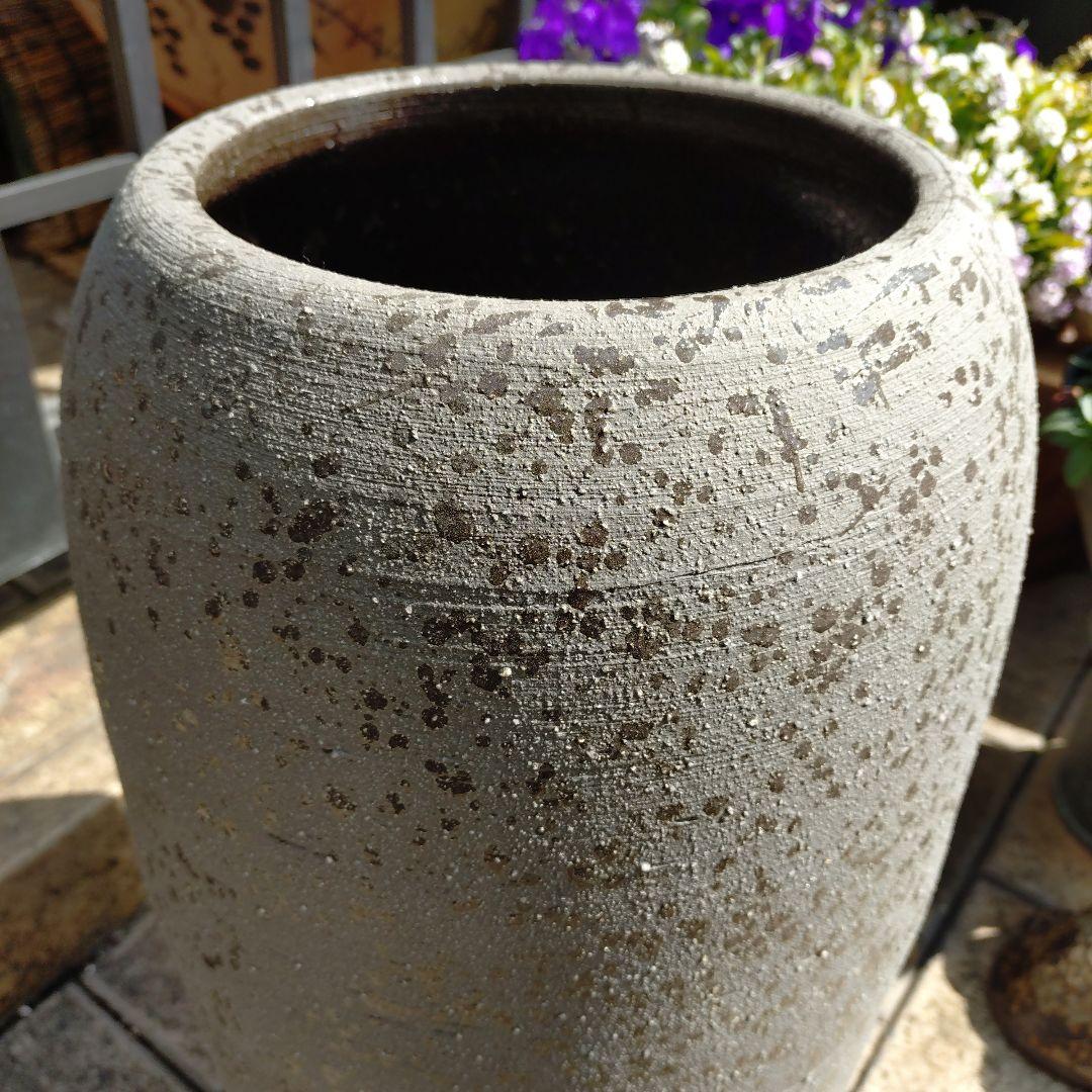 信楽焼　ふくろう彫傘立て