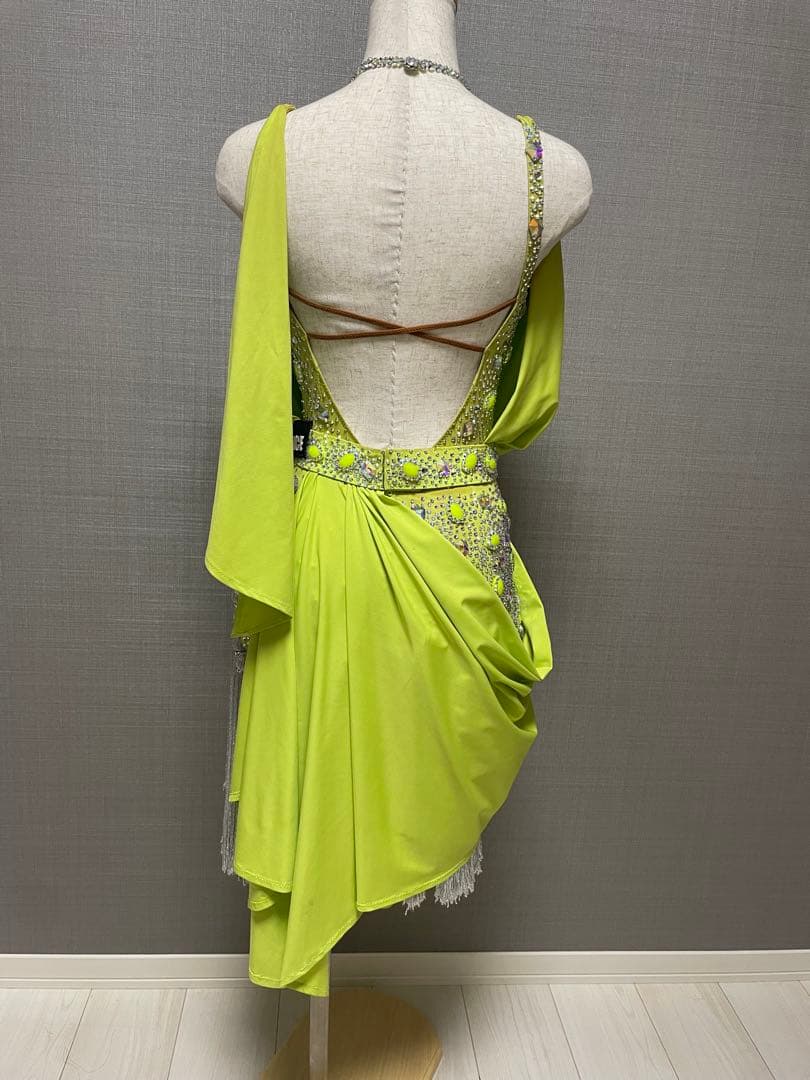ライムカラー ダンス衣装 ビーズ装飾