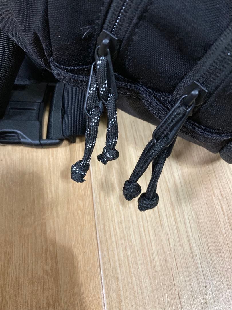 Hugoo ハグー ヒップシート (ブラック×ミルクティベージュ)