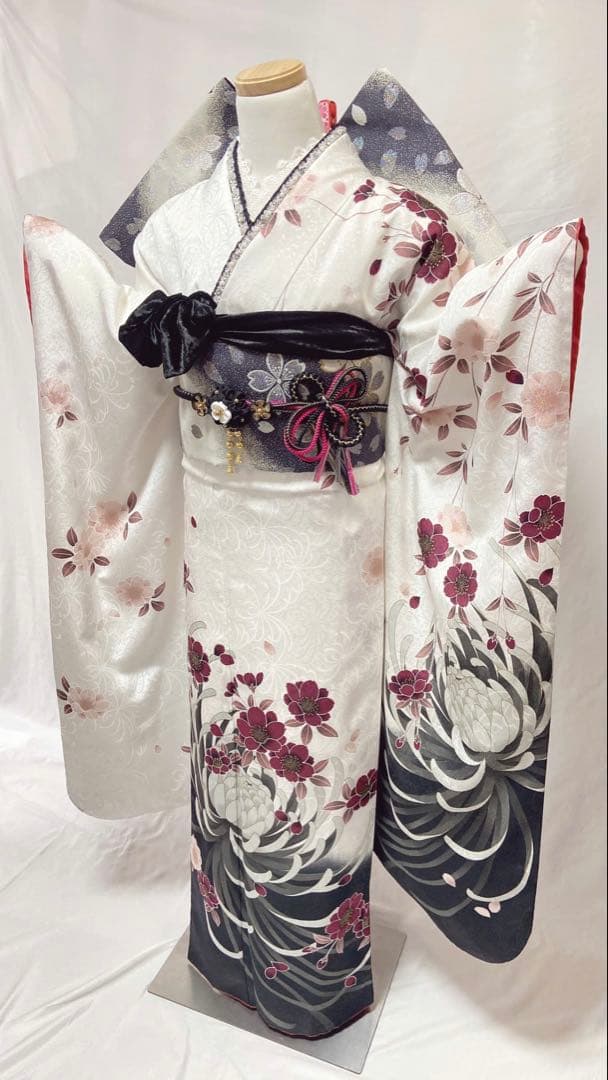 振袖 白と黒の花柄　振袖 成人式　振袖7点セット　振袖フルセット