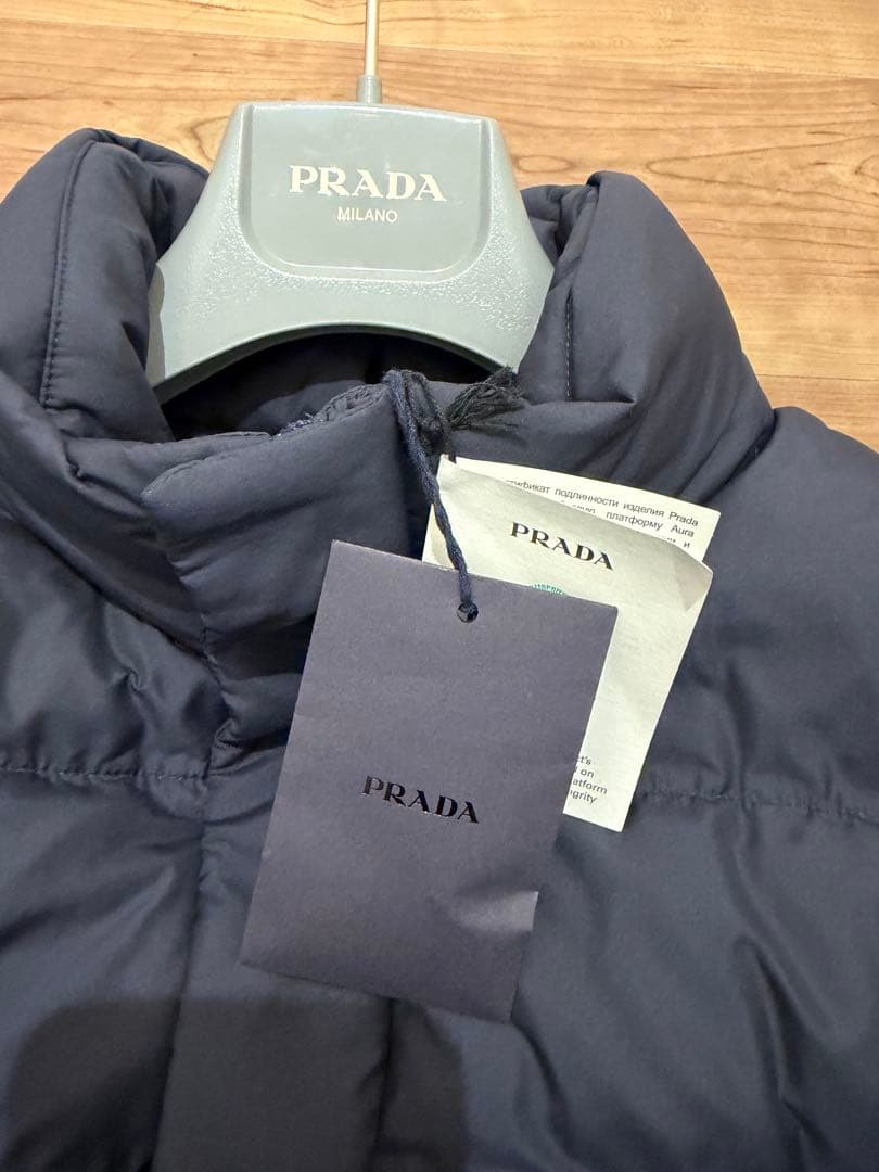 【PRADA】ダウン正規店購入新品未使用品