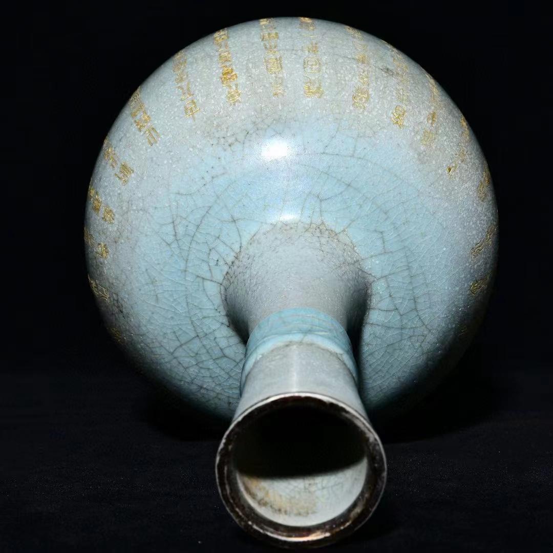 中国古美術・旧蔵の磁器、弦模様が嵌め込まれた長颈瓶・17x43cm・置物・文房具