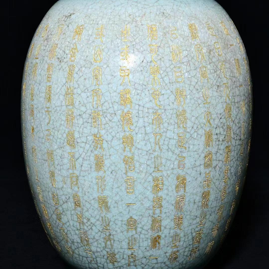 中国古美術・旧蔵の磁器、弦模様が嵌め込まれた長颈瓶・17x43cm・置物・文房具