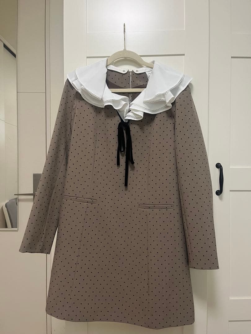 リリーブラウン Lily Brownミニワンピース　ラッフルカラー