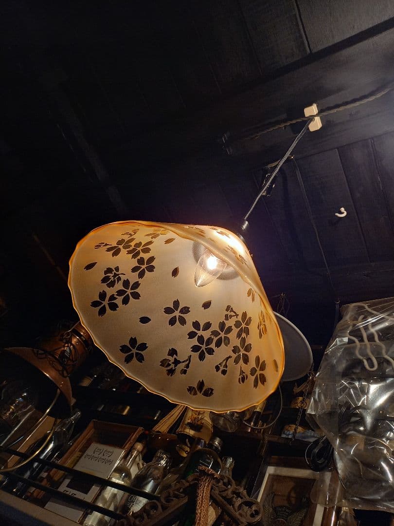 和　モダン　桜　サクラ　和柄　磨り硝子　ブラウン　フリル　シェード　ランプ