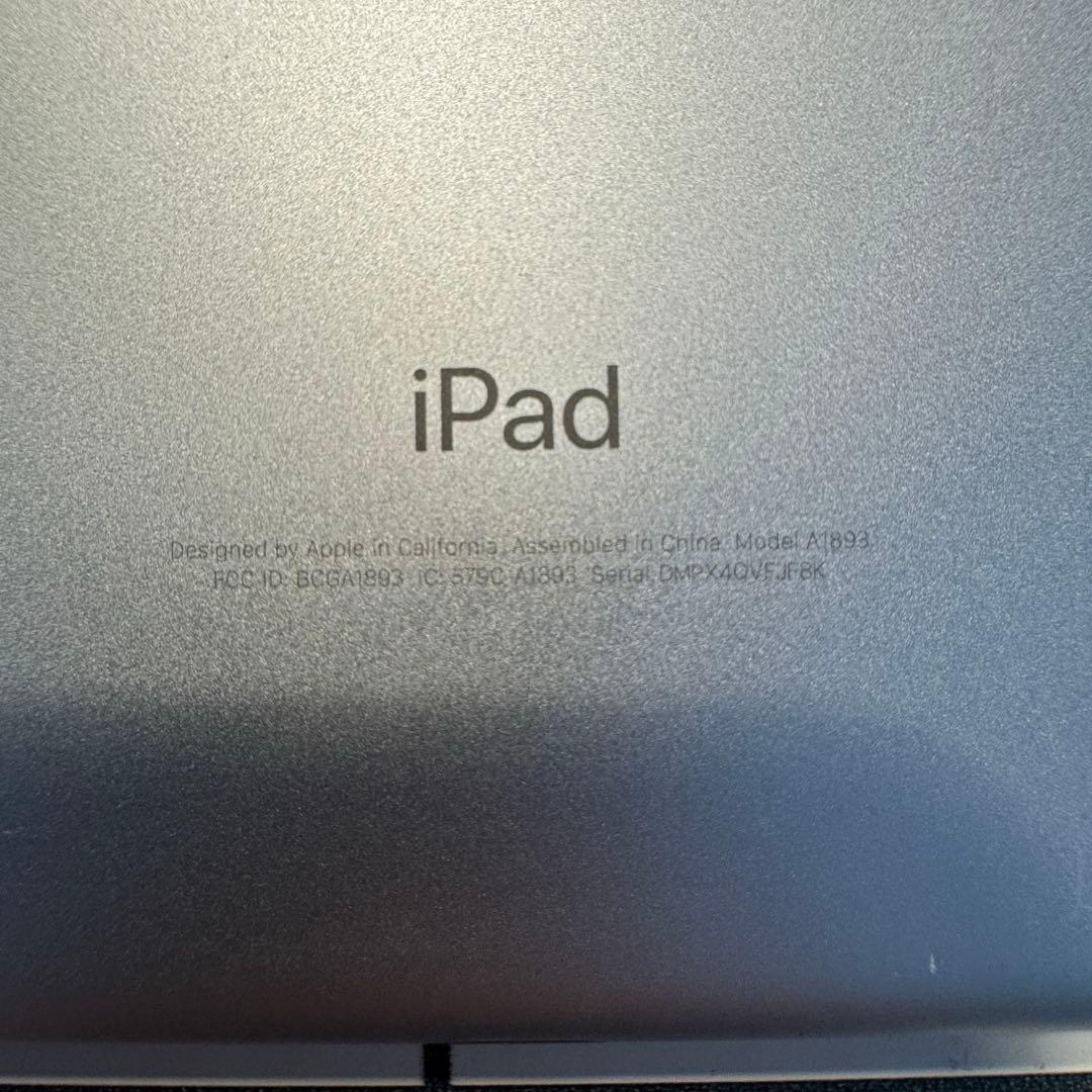 Apple iPad 第6世代 32GB シルバー 本体 ケース付き