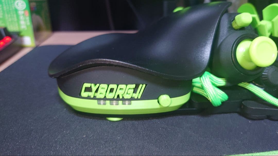 Azeron Cyborg II ゲーミングキーボード本体 グリーン