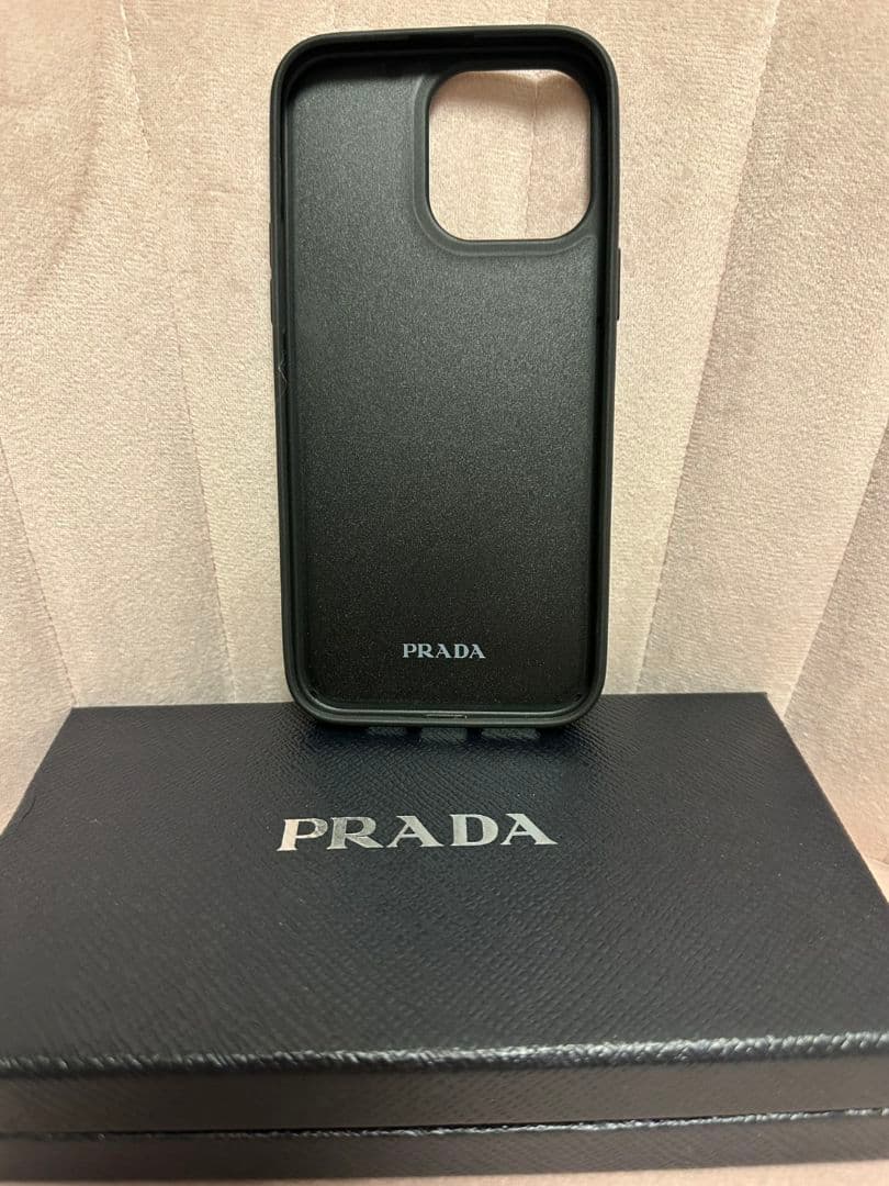 今月取り下げ最終価格【極美品】PRADA　iPhoneケース