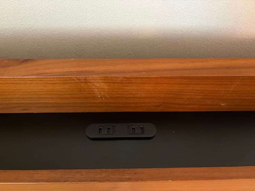 【直接引き取り限定】ニトリクイーンベッドフレーム(2口コンセント付き)