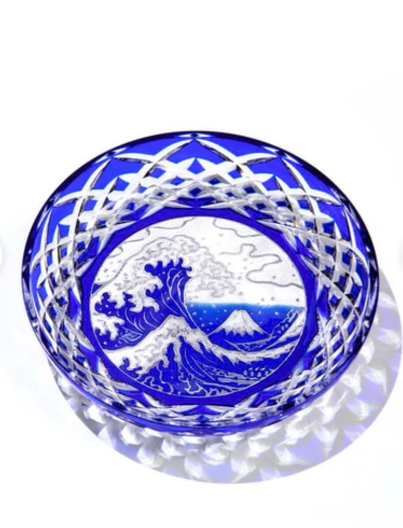 新品木箱入　江戸切子　富嶽三十六景神奈川沖波裏に福菱　飾皿ルリ　木村泰典皿立て付