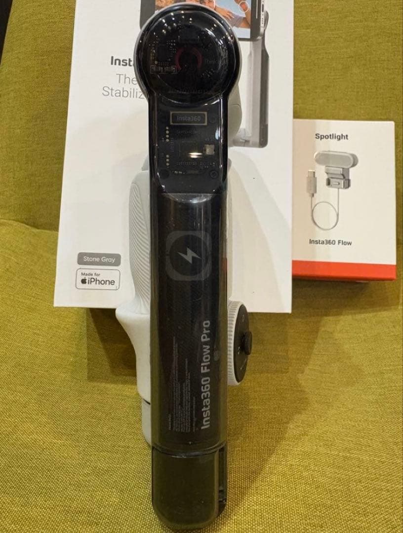 【ほぼ未使用】Insta360 Flow Pro (純正スポットライト付き)