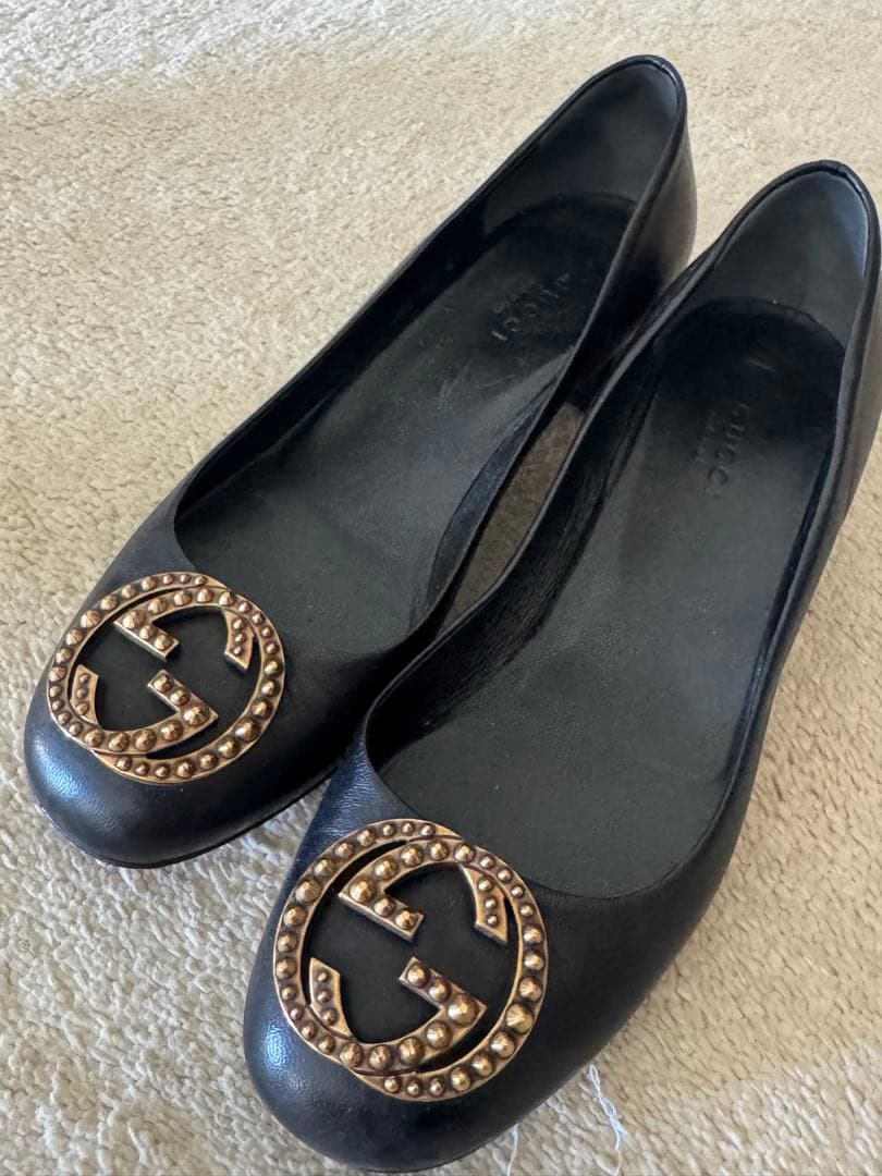 グッチ ロゴ　レディース　パンプス