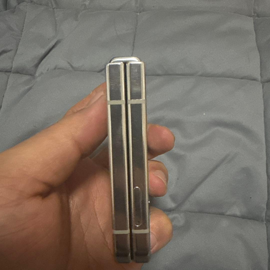 「韓国 購買」Samsung Galaxy Z Flip5