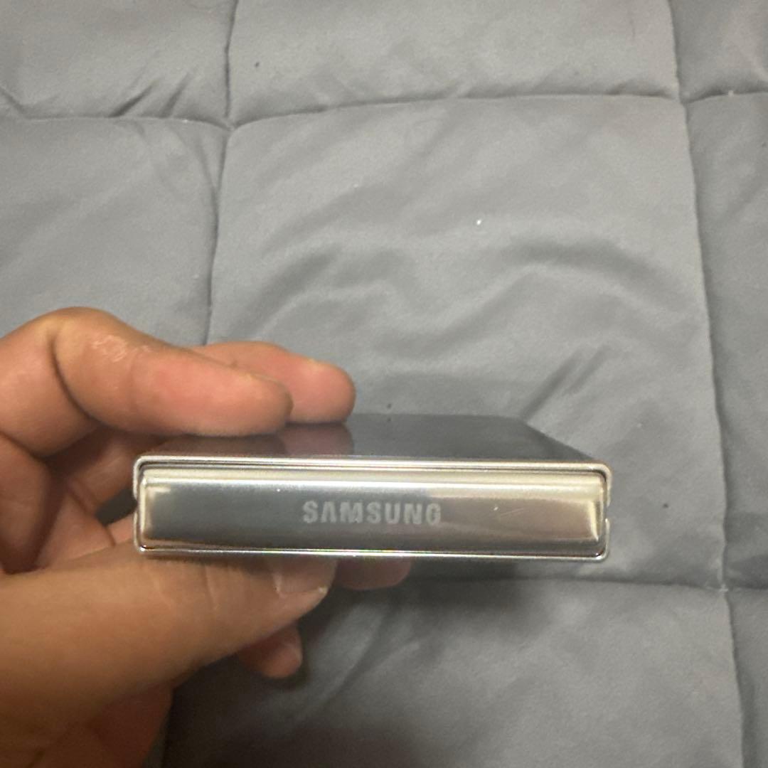 「韓国 購買」Samsung Galaxy Z Flip5