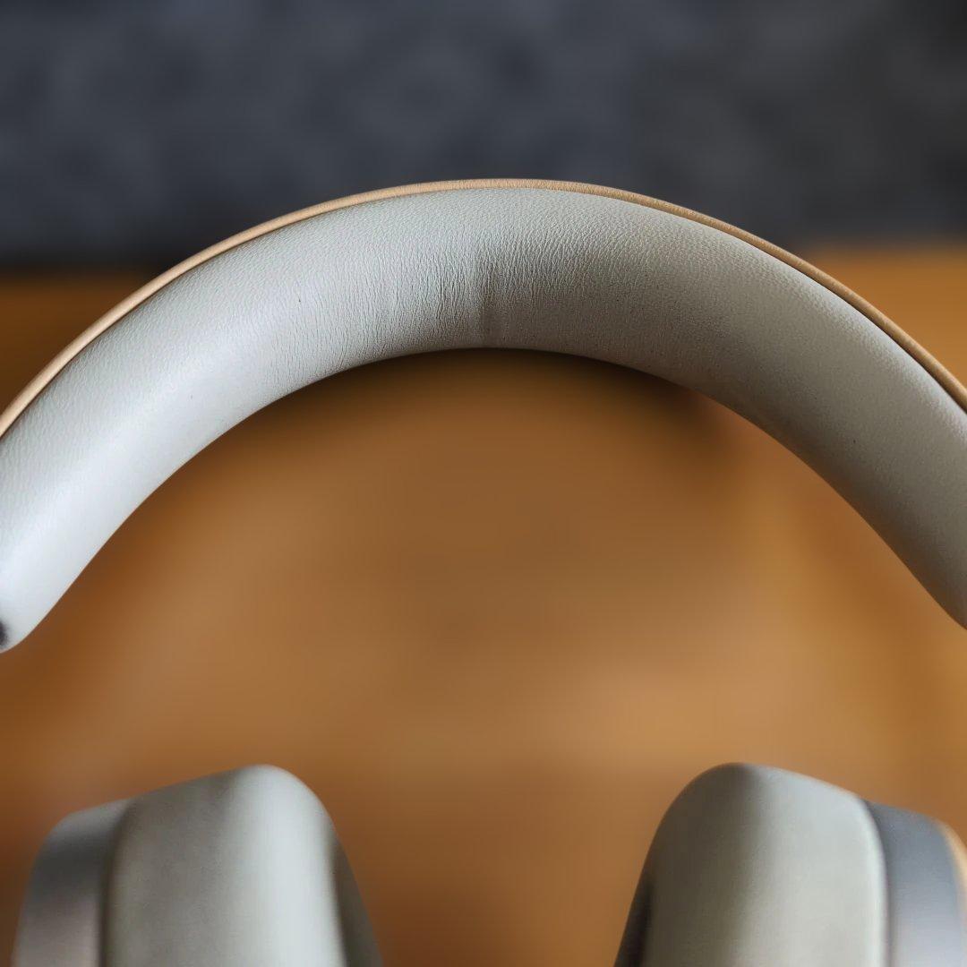 Bowers & Wilkins Px8/T タン