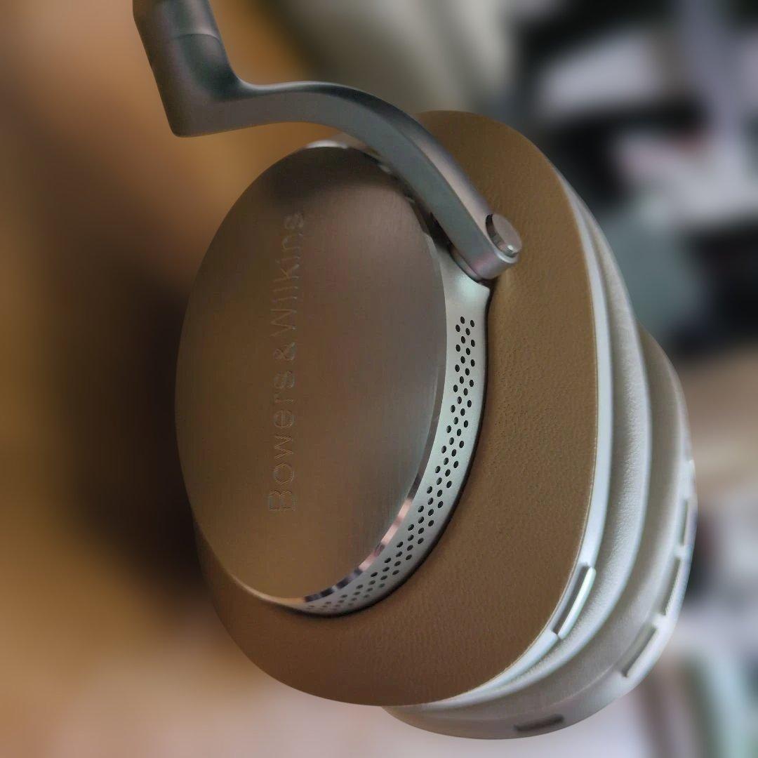 Bowers & Wilkins Px8/T タン