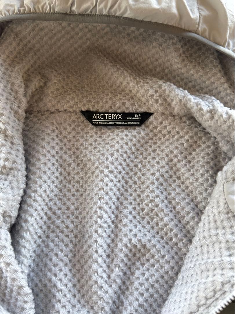 美品 アークテリクス Proton FL フーディ　Sサイズ