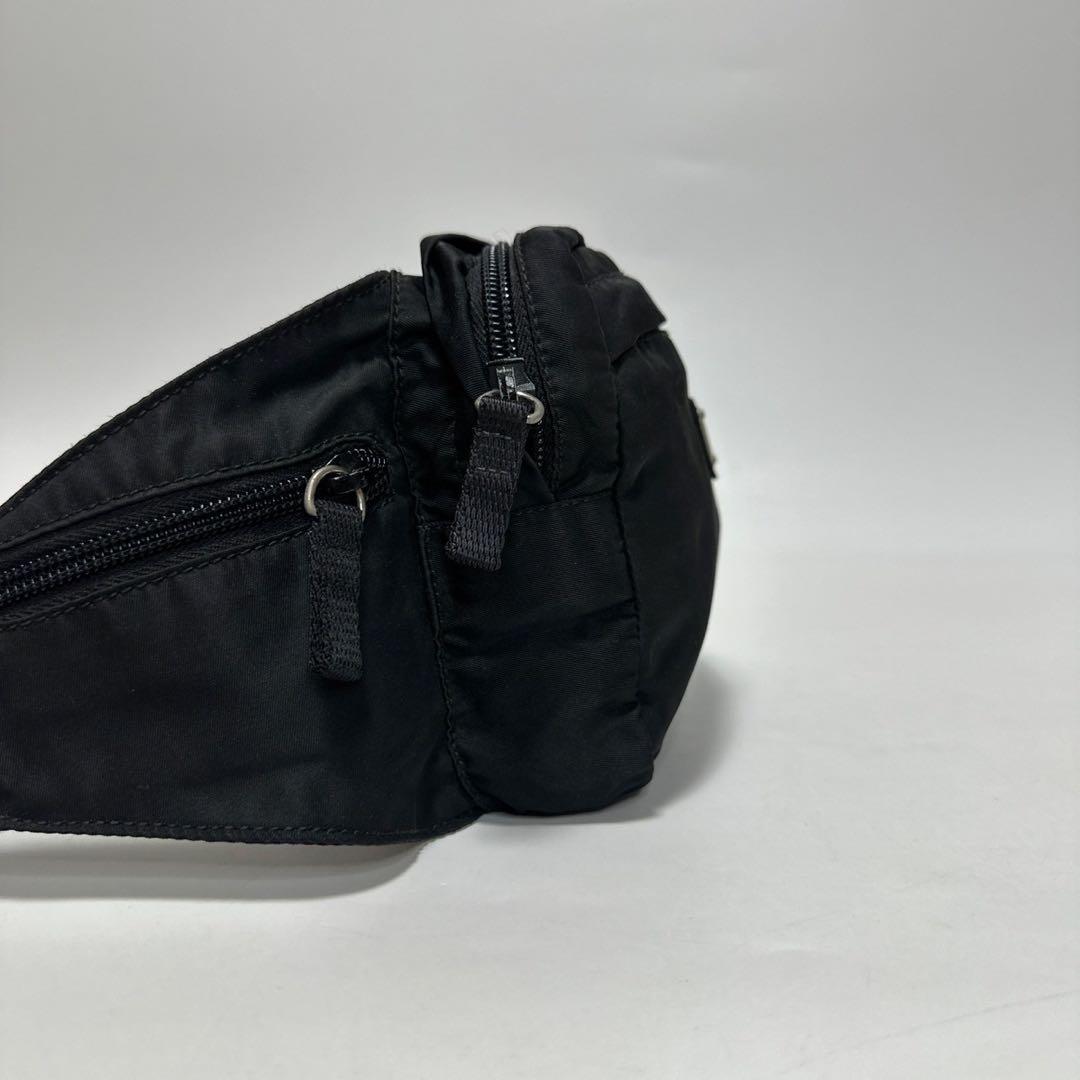 t50【美品】プラダ　三角ロゴ　ナイロン　ブラック　ウエストポーチ　ショルダー.