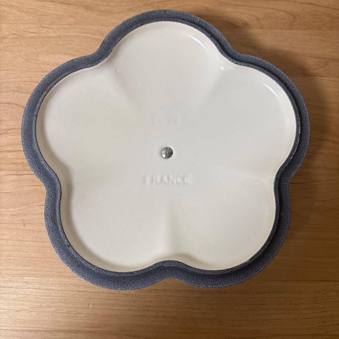 ル・クルーゼ　ココット　フルール　20 ブリオッシュ　シルバーつまみ