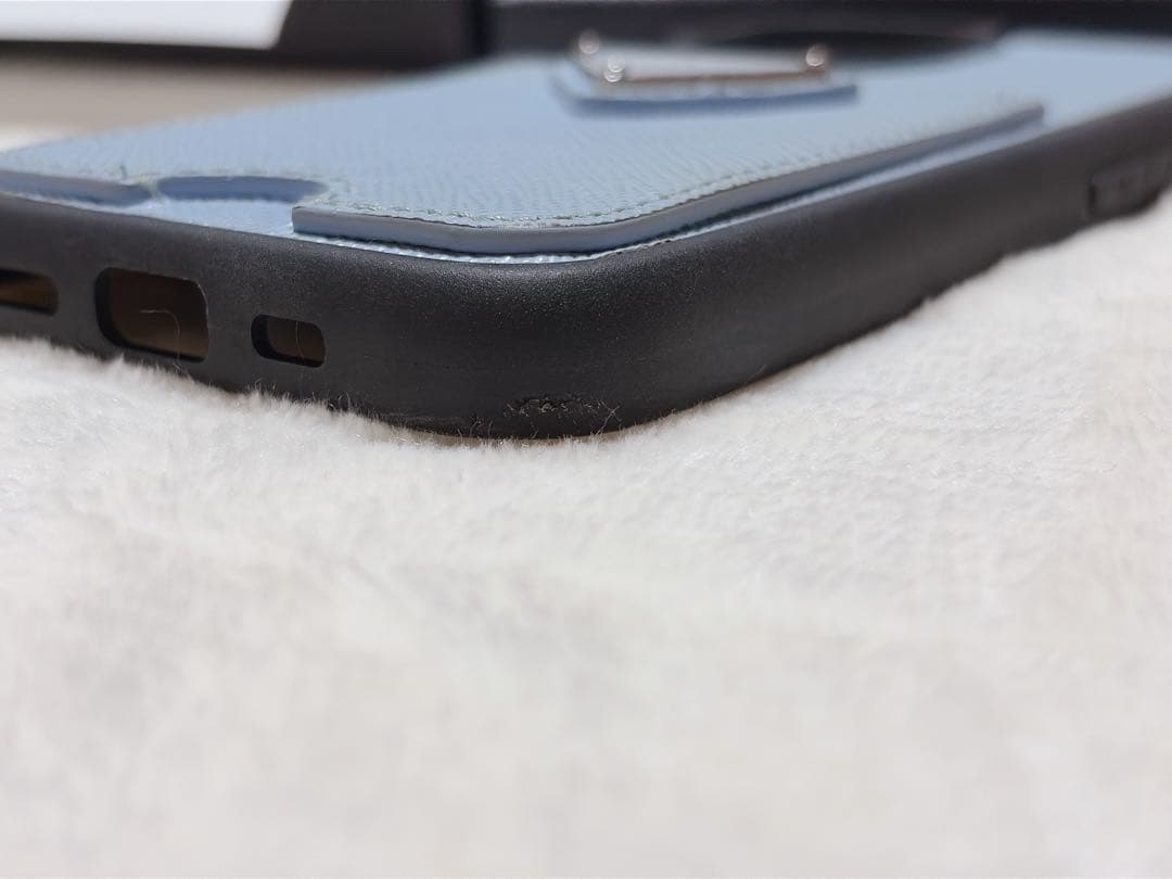 PRADA iPhone15 サフィアーノレザー ブルー