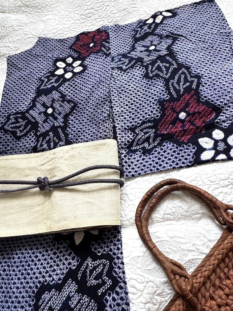 高身長の方にも 粋な大人の浴衣 ◆ 有松絞り シンプルな花繋ぎ 逸品