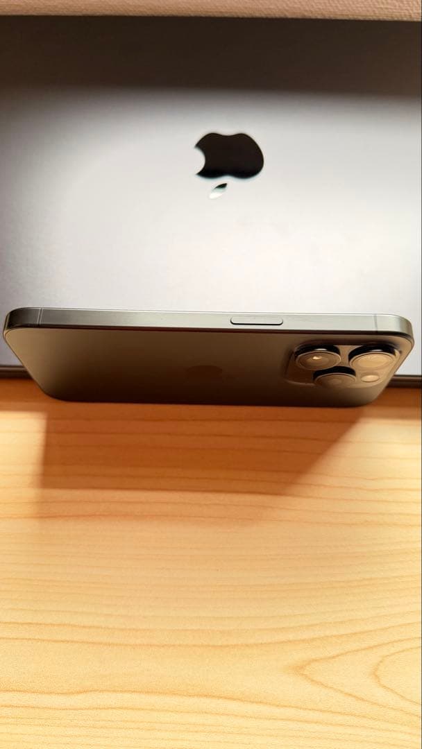 Apple iPhone 15 Pro スペースグレー 256 GB 本体ケース