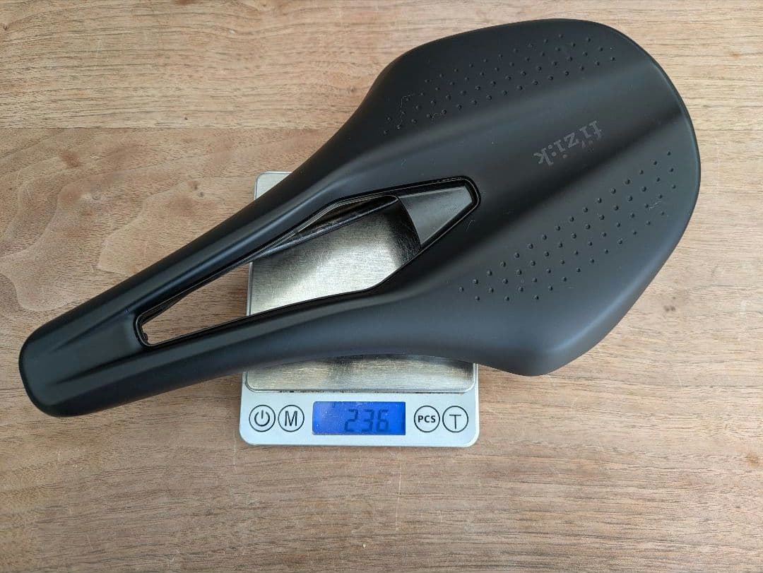 fi’zi:k フィジーク Tempo Argo R3サドル 150mm