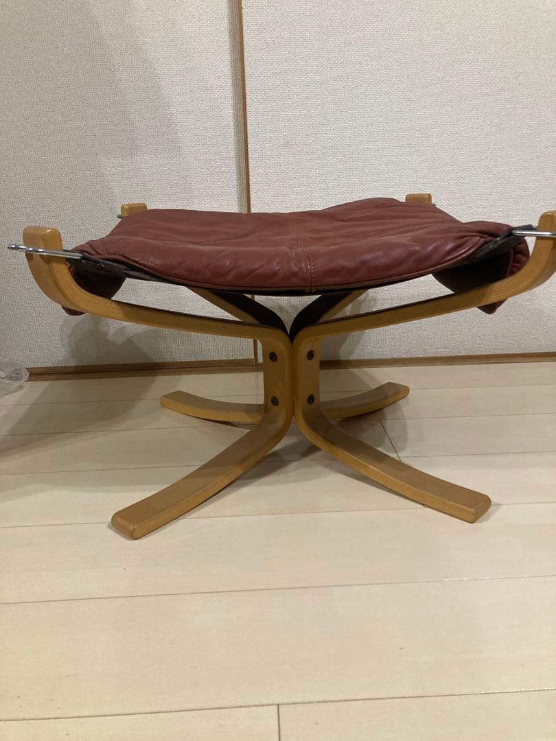 バットネ VATNE”社“ファルコンチェア Falcon Chair オットマン