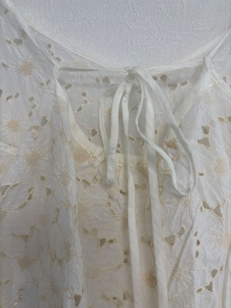 プリスティン　花柄刺繍 ホワイトキャミソール