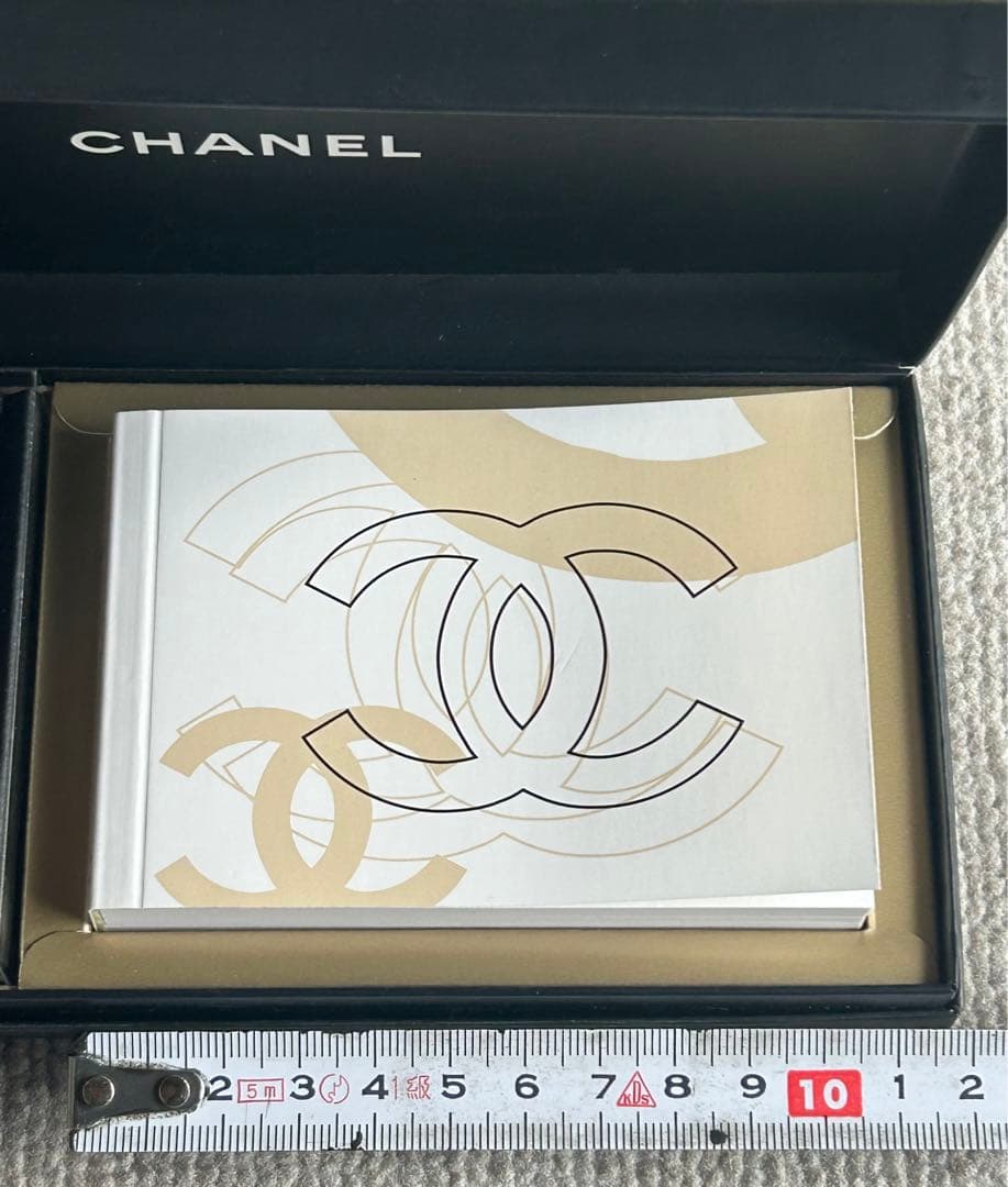 美品　CHANEL チェーン付きフィギュア&パラパラ漫画　新品未使用　非売品