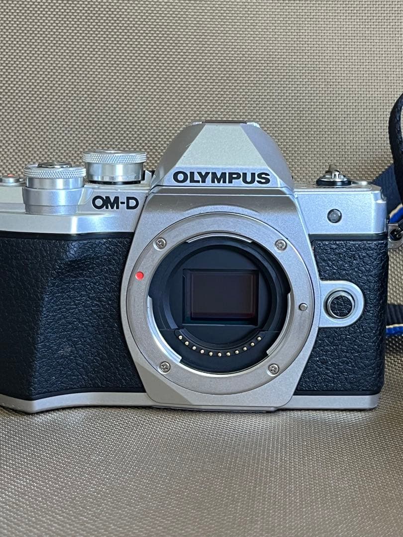 OLYMPUS OM-D E-M10 Mark3＋レンズキット＋社外製バッテリー