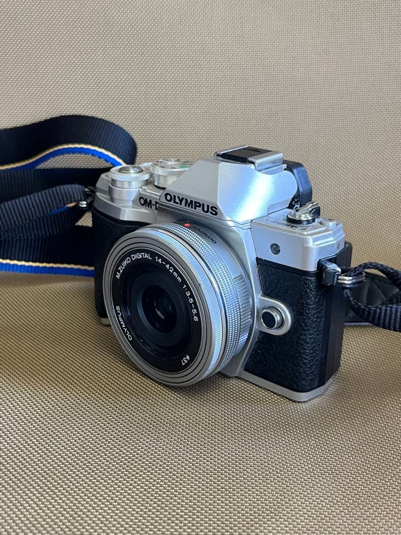 OLYMPUS OM-D E-M10 Mark3＋レンズキット＋社外製バッテリー