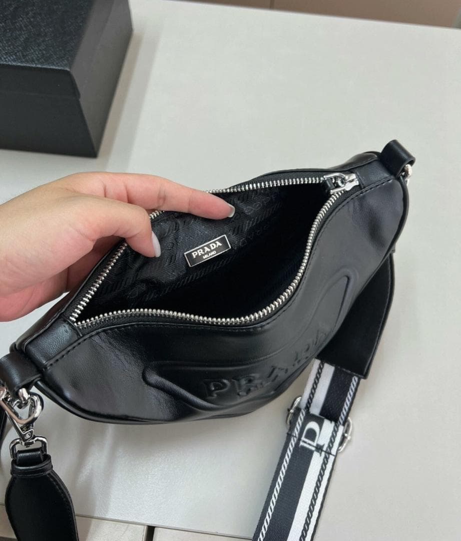 トライアングル ボディバッグ