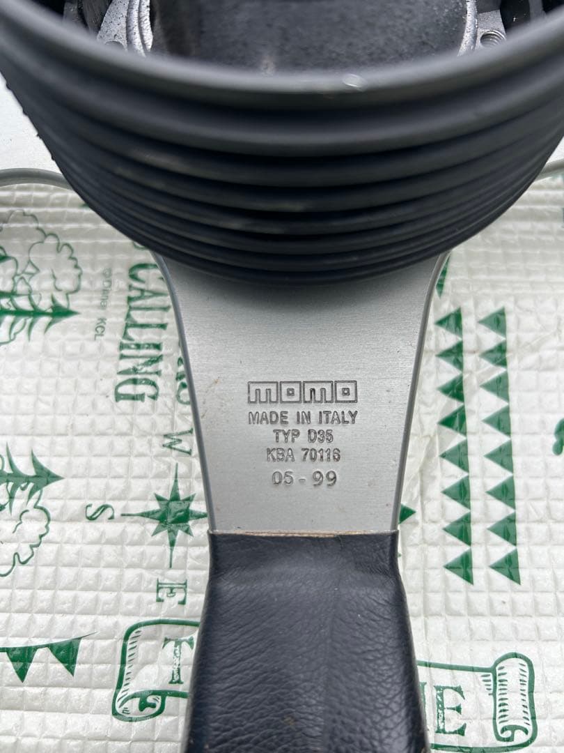 MOMOスポーツステアリング