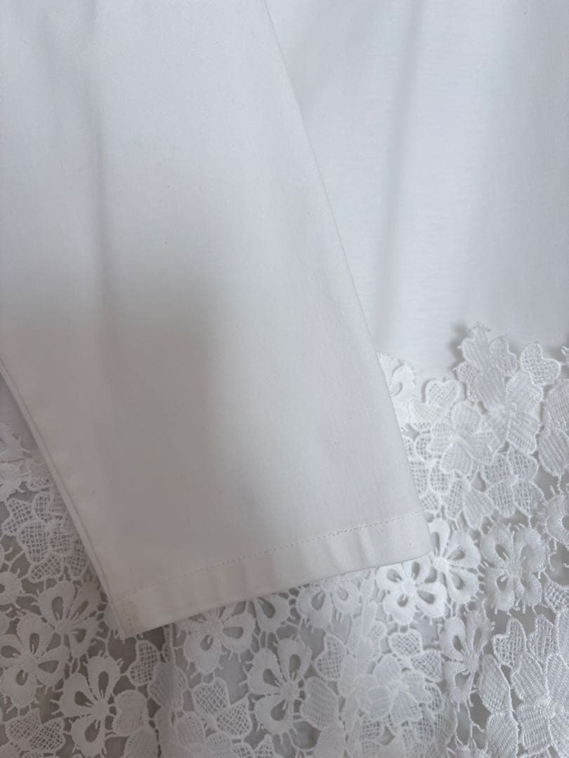 BEARDSLEY 裾レースブラウス　フラワーモチーフ