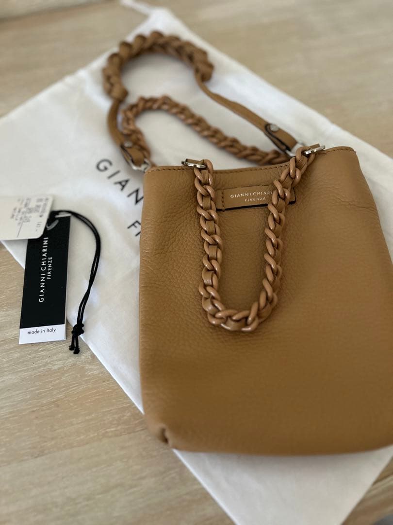 ジャンニキャリーニ　ショルダーバッグ