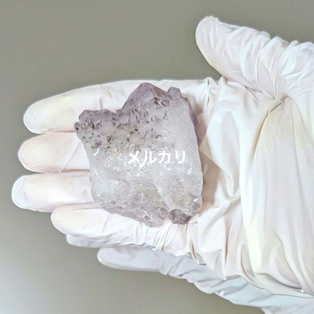 特徴的なアメジスト原石（扇形状内包物入り）